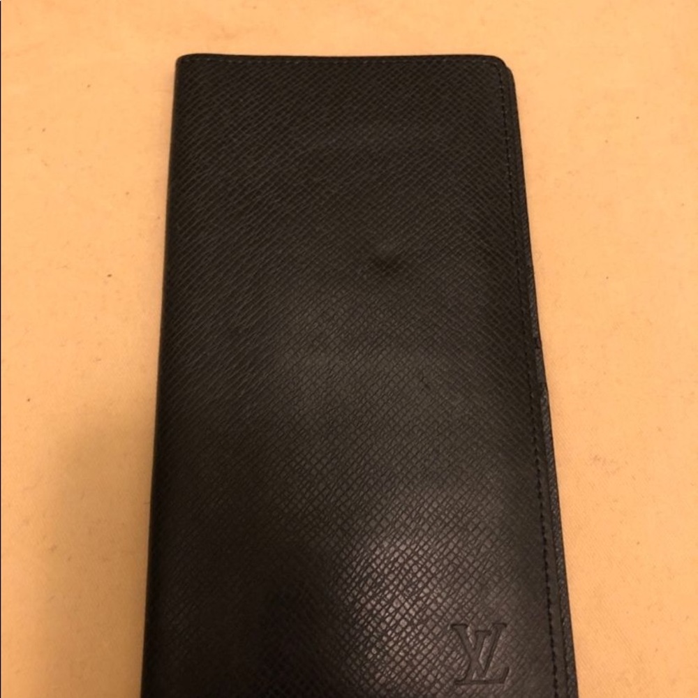 Louis Vuitton Taiga Leather Long Bifold cardholder